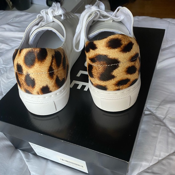 Able sneakers with animal print heel. - Picture 2 of 4